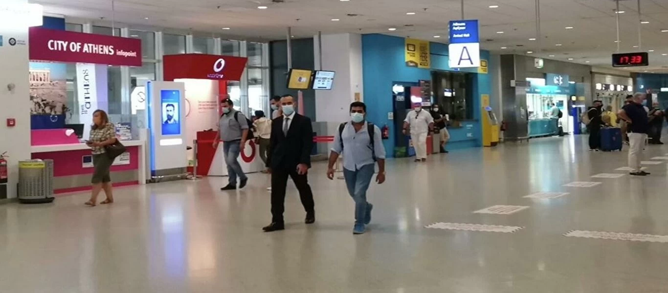Επέστρεψε στη χώρα ο Έλληνας διερμηνέας που φυγαδεύτηκε από το Αφγανιστάν - Οι πρώτες του δηλώσεις (βίντεο)